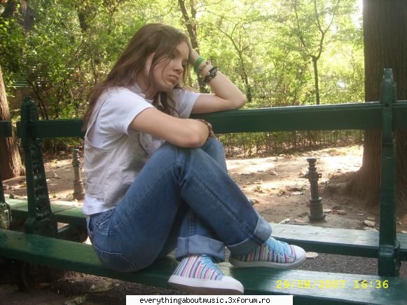 daps.shi la mn este o de programe :d shi o poza q :rolleyes: cum arata desktopu vostru?