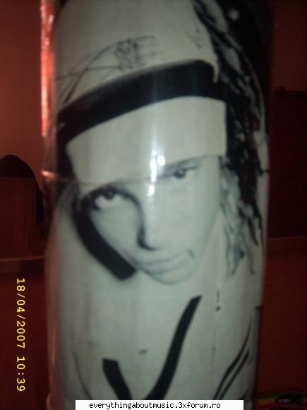 mi-am faqut poza la tub(unde im i tin colile pentru desen :wink2: ) tom