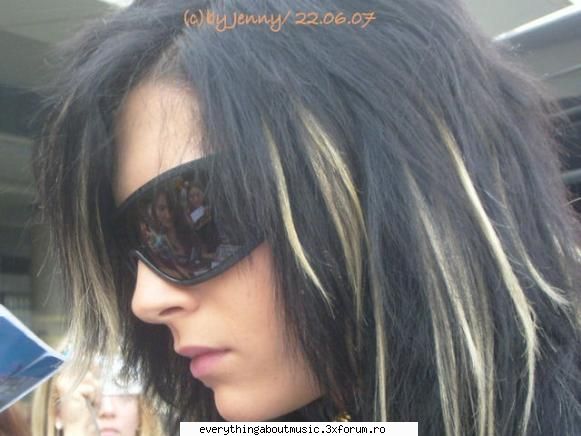 :d mie imi place d bill...imi place pt k arata bn...:pare pircing in s atata v pot spune.... vedeta